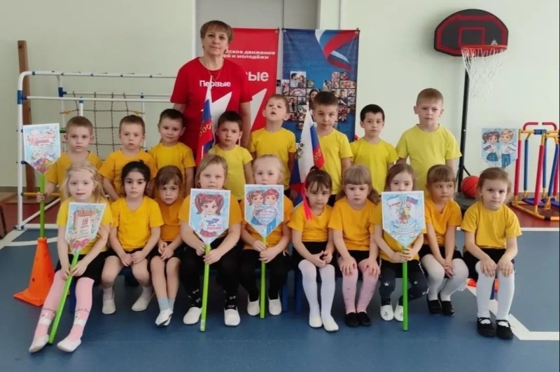 Обливские дошколята отметили воссоединение Крыма с Россией спортивными эстафетами
