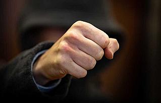 В Ростовской области мужчина избил двух школьниц на улице