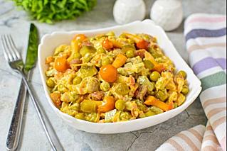 Салат с курицей и опятами