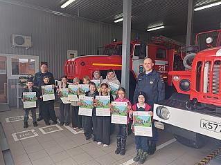 Школьники Обливского района примерили одежду пожарных и узнали секреты работы спасателей