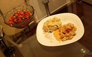 Курица с ананасами в сливочном соусе карри