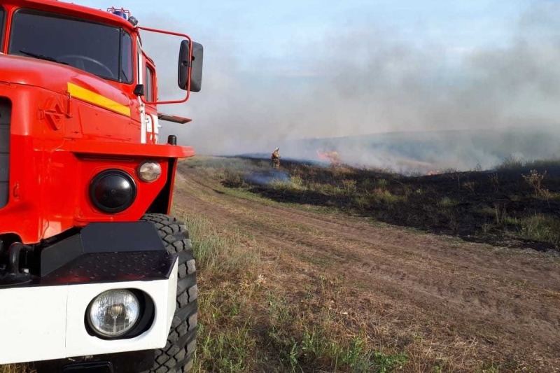 За костёр и сухую траву — штраф: в Ростовской области начался пожароопасный сезон