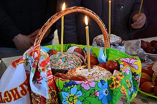 Пасхальные богослужения и освящение куличей