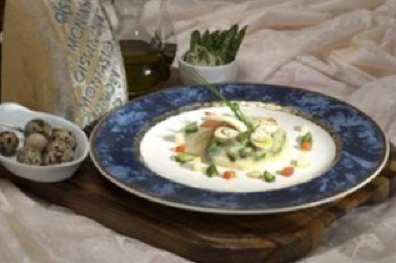 Сыр со спаржей и яйцами перепела