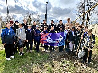 Обливские школьники организовали экодесант в парк