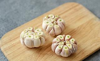 Как быстро почистить чеснок