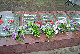 Россияне смогут виртуально возложить цветы к мемориалам ко Дню Победы