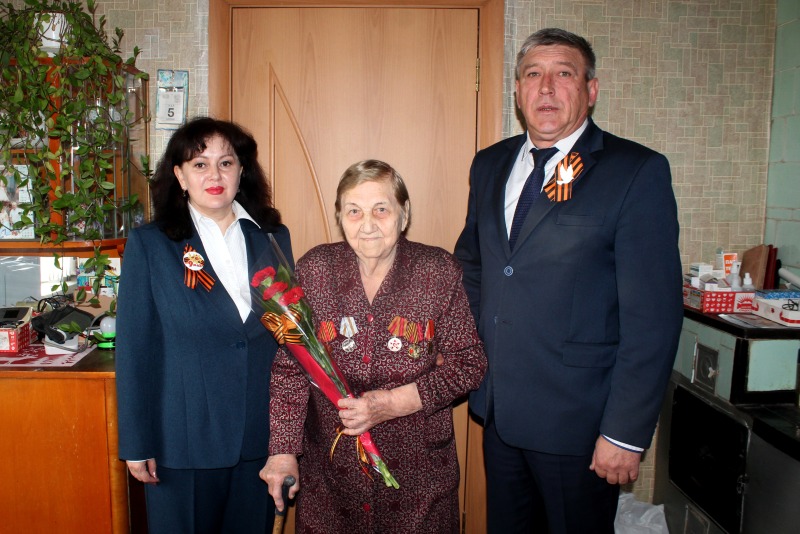 Сквозь годы — с теплом и заботой: в Обливском районе поздравили тех, кто помнит войну