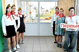 «Окна Победы»: Обливский и Советский районы присоединились к Всероссийской акции