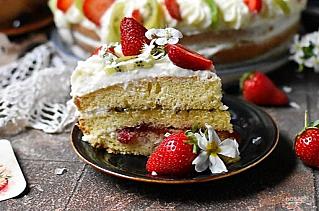Торт с киви и клубникой