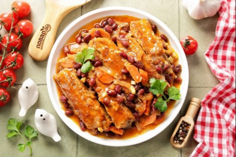 Ребрышки с фасолью