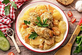 Кролик запеченный с картофелем и морковью