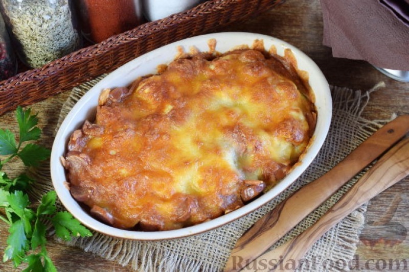 Картофельная запеканка с сосисками и сыром