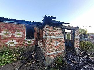 Роковая сигарета: ночной пожар в частном доме унес жизнь мужчины в Обливском районе