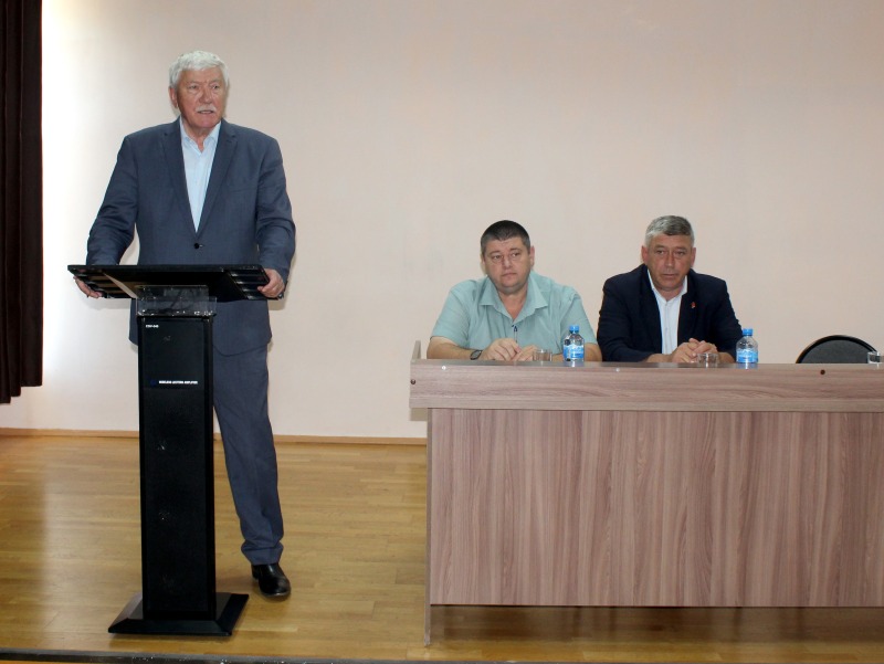 Диалог с властью: отчеты глав поселений прошли в Обливском районе