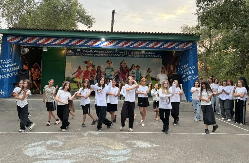 Счастливые улыбки и грусть расставания: в обливском «Орлёнке» завершилась вторая смена