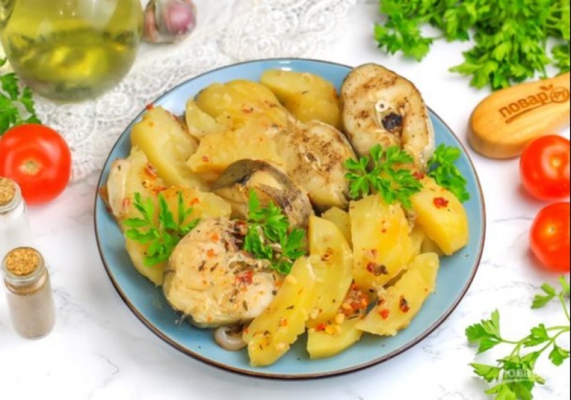 Минтай с картошкой