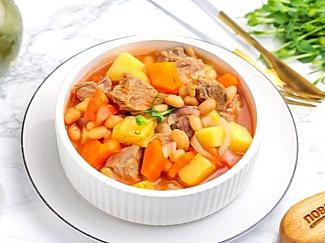 Мясо с консервированной фасолью