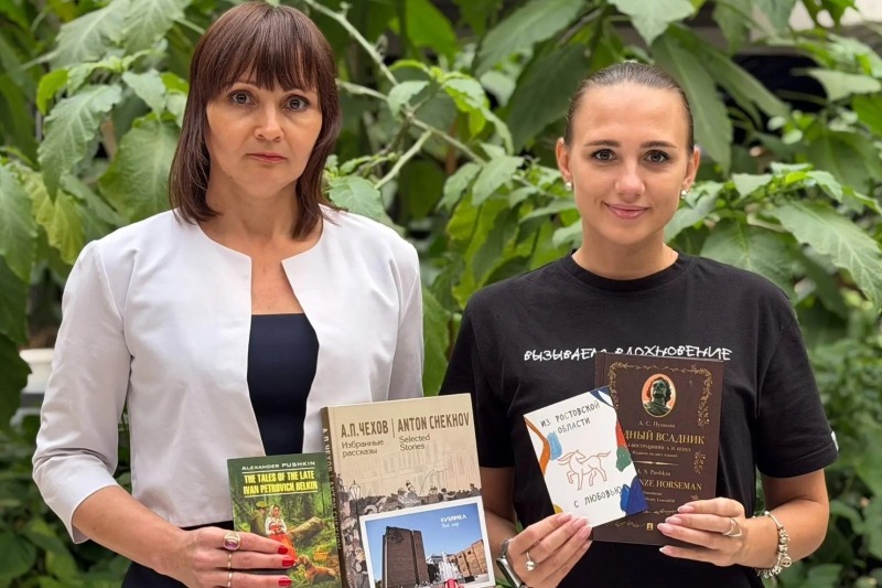 «Из России, с любовью»: донские волонтёры собрали книги с тёплыми пожеланиями для молодёжи мира