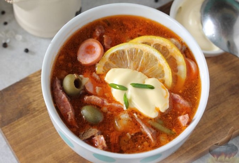 Солянка сборная с колбасой