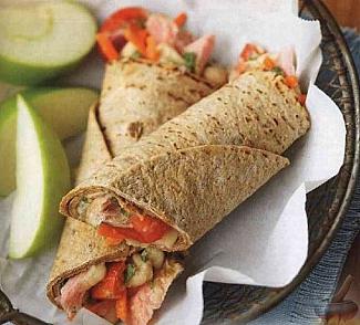 Закусочные рулеты с овощами и тунцом