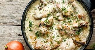 Курица в луково-сливочном соусе