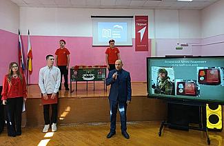 «Парта Героя» в честь выпускника, погибшего на СВО, открыта в Советской школе