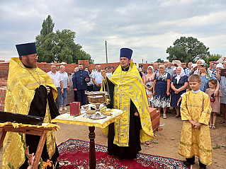 В хуторе Пичугине строят храм 