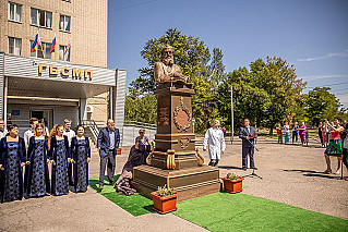 В знак благодарности и уважения медикам