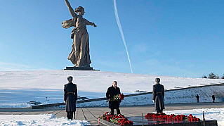 Президент возложил цветы на Мамаевом кургане