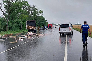 Авария на мокрой трассе унесла жизни двух человек