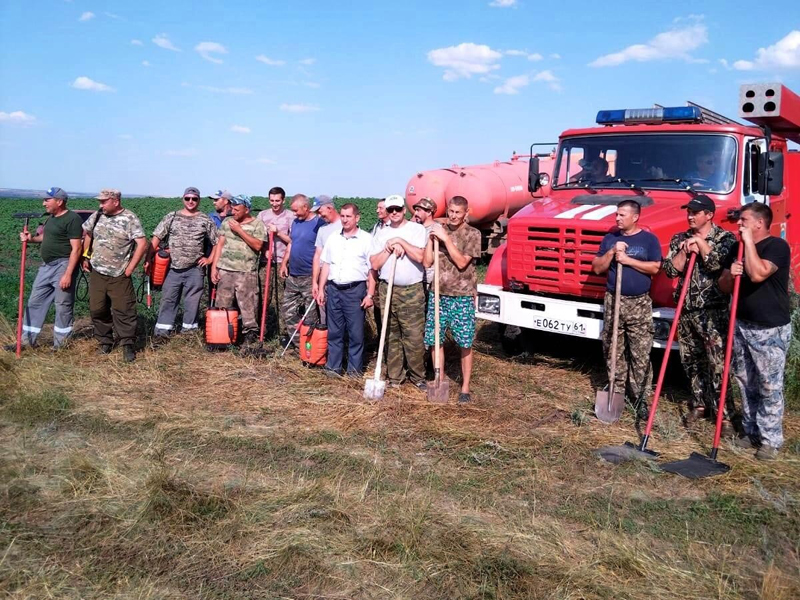 Пожар тушили сообща