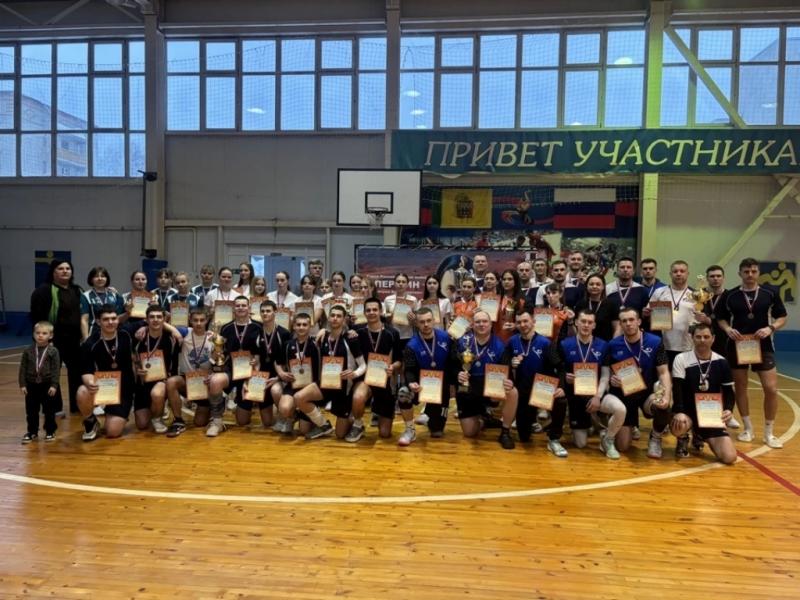 В ФОКе «Чембар» прошёл Открытый Кубок Белинского района по волейболу, посвящённый 81-летию Победы в Великой Отечественной войне и памяти Героя России Дмитрия Владимировича Першина