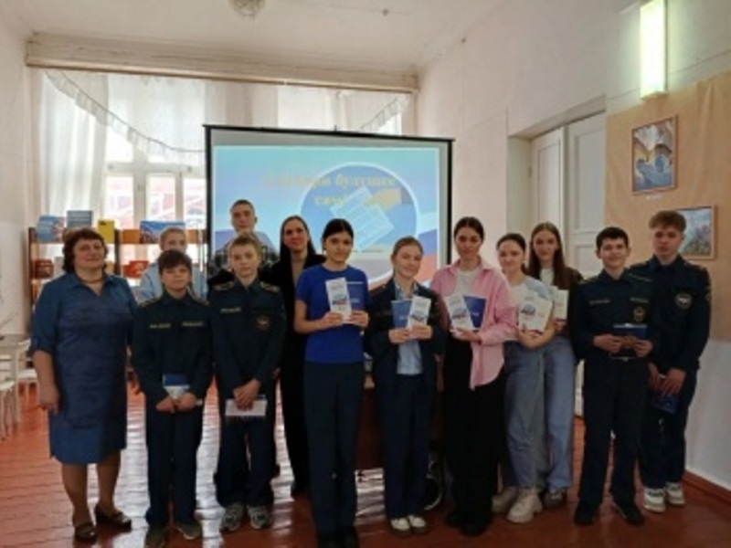 В районной  библиотеке  прошло  мероприятие по повышению правовой культуры будущих избирателей