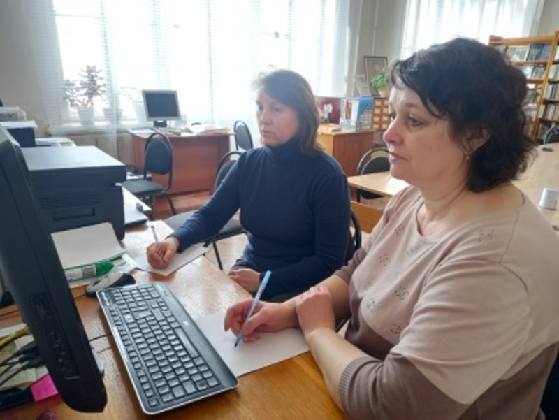 Сотрудники районной библиотеки приняли участие в областном вебинаре, посвящённом комплектованию и хранению книжного фонда