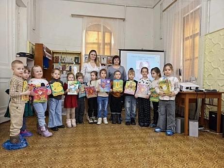 В рамках Недели детской и юношеской книги в детской библиотеке прошла литературная игра – путешествие «Волшебный мир Чуковского»