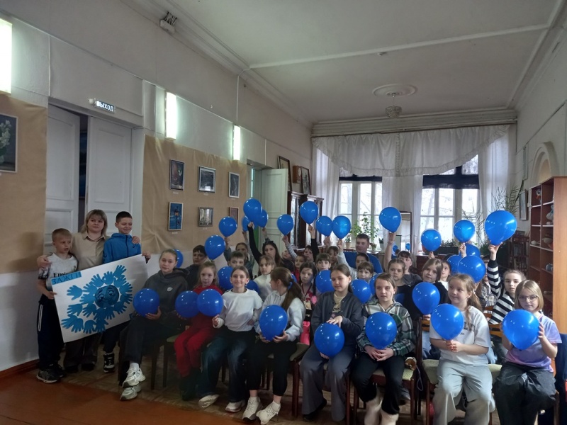 Районная библиотека присоединилась к  Международной акции «Зажги синим»