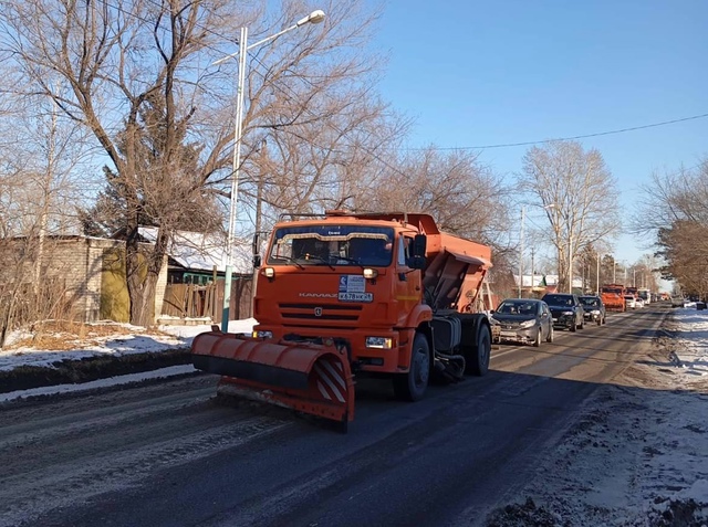 Белогорск продолжает борьбу с последствиями снегопада. По информации Амурского ЦГМС, 1,3 и 4 ноября в городе выпало 12,2 мм садков.