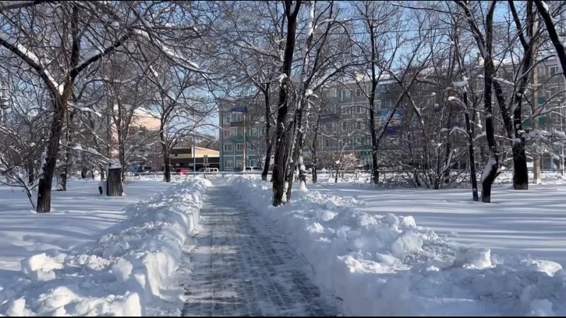 Администрация Белогорска вновь вышла на уборку снега. На этот раз, муниципальные служащие.