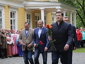 Глеб Никитин вручил трем нижегородским авторам премию «Болдинская осень»