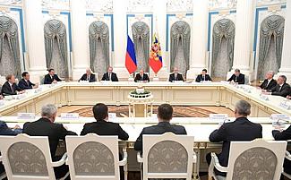 Президент призвал губернаторов слышать те сигналы, которые народ передает власти