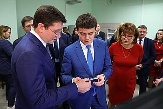 Глеб Никитин и Михаил Котюков оценили нижегородское инновационное медоборудование