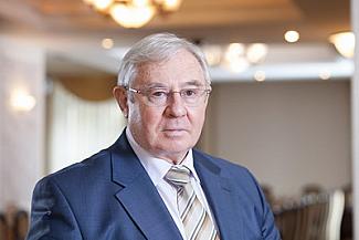«Должна быть сильная и ответственная власть, готовая служить интересам своего народа», -  Роман Стронгин