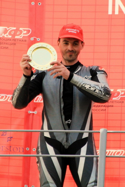 О.Маркин на пьедестале