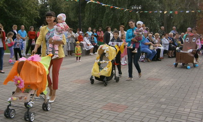 Парад украшенных колясок