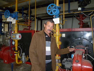 В.Ф. Мишин показывает надёжность котлов