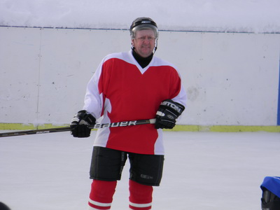 В.Гусев забросил две шайбы