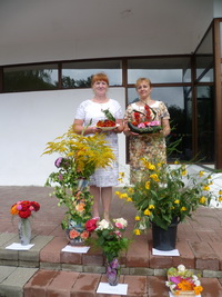 Валентина Седойкина и Людмила Туршатова  на празднике