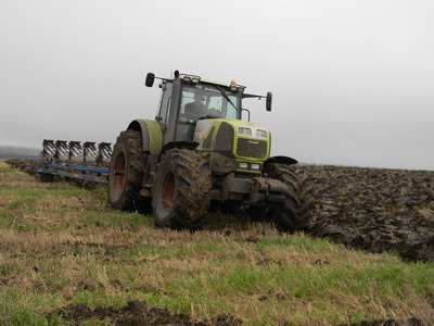 Завершается вспашка зяби