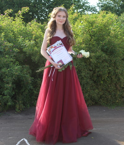 Выпускница МБОУ &laquo;Сергеевская средняя школа&raquo; Виктория Даняева.